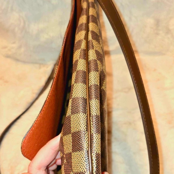 LOuis Vuitton Damier sling bag - Picture 4 of 12